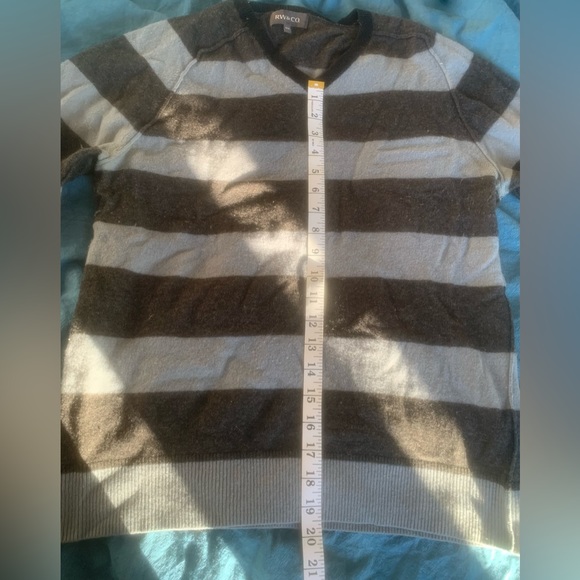 Blue and grey striped wool sweater! - Picture 11 of 11